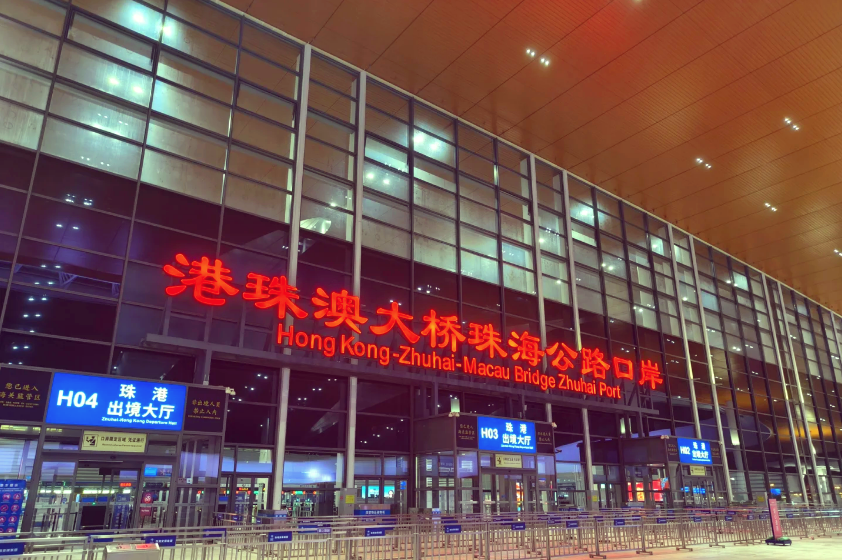 灯火通明的港珠澳大桥口岸