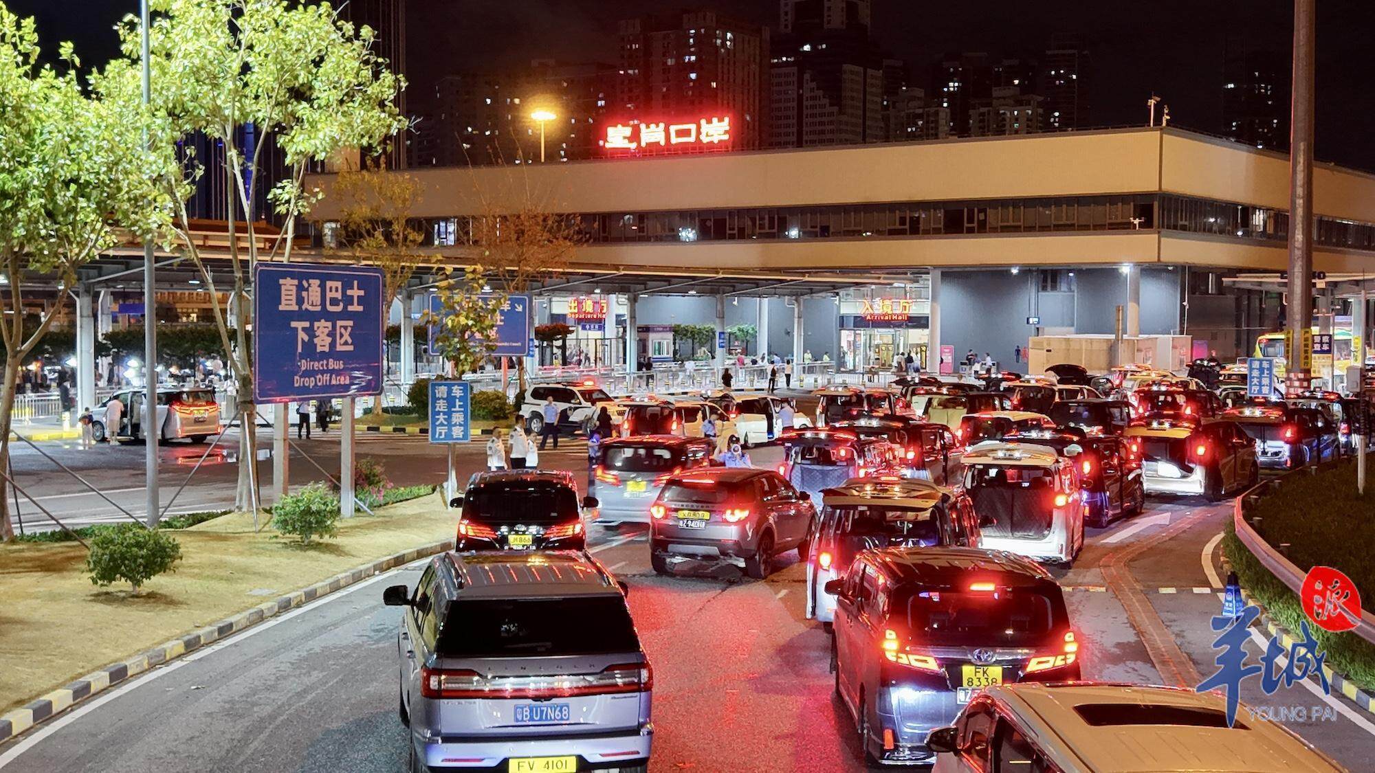 繁忙的皇岗口岸是持有中港车牌车辆的主要通行口岸之一