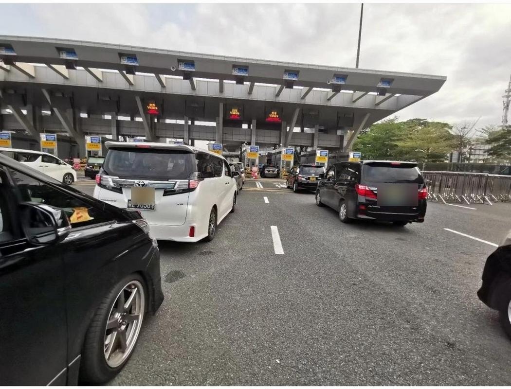 粤港两地车牌车辆通行口岸的实景图